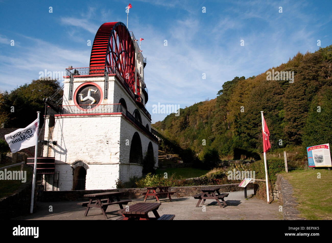 Grande Laxey ruota, noto anche come Lady Isabella, waterwheel più grande nel mondo, nel villaggio di Laxey, Isola di Man. Foto Stock