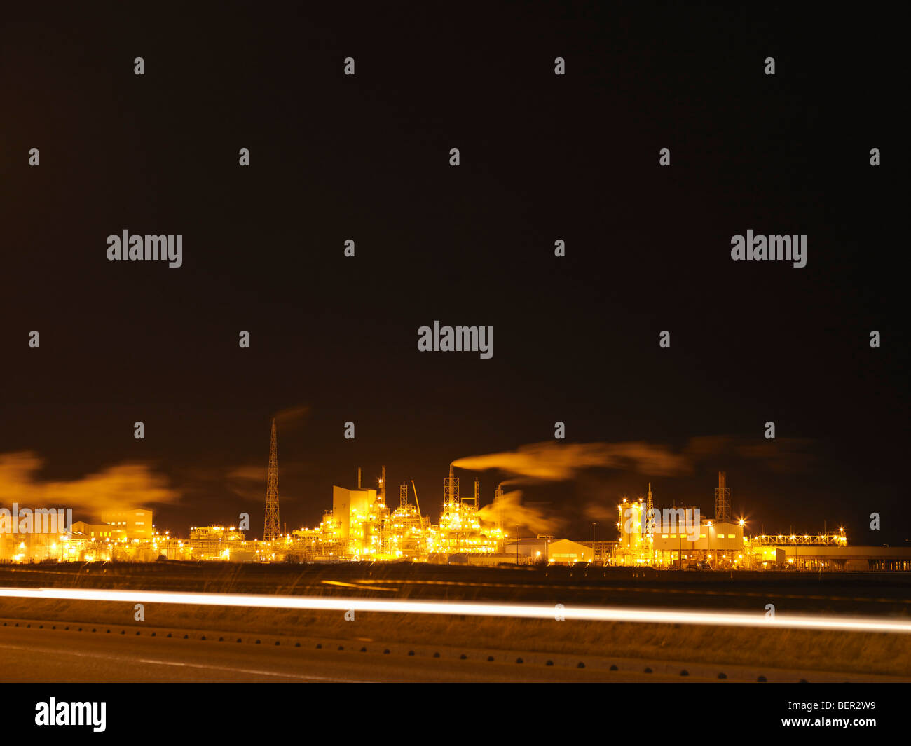 Porto industriale di notte Foto Stock
