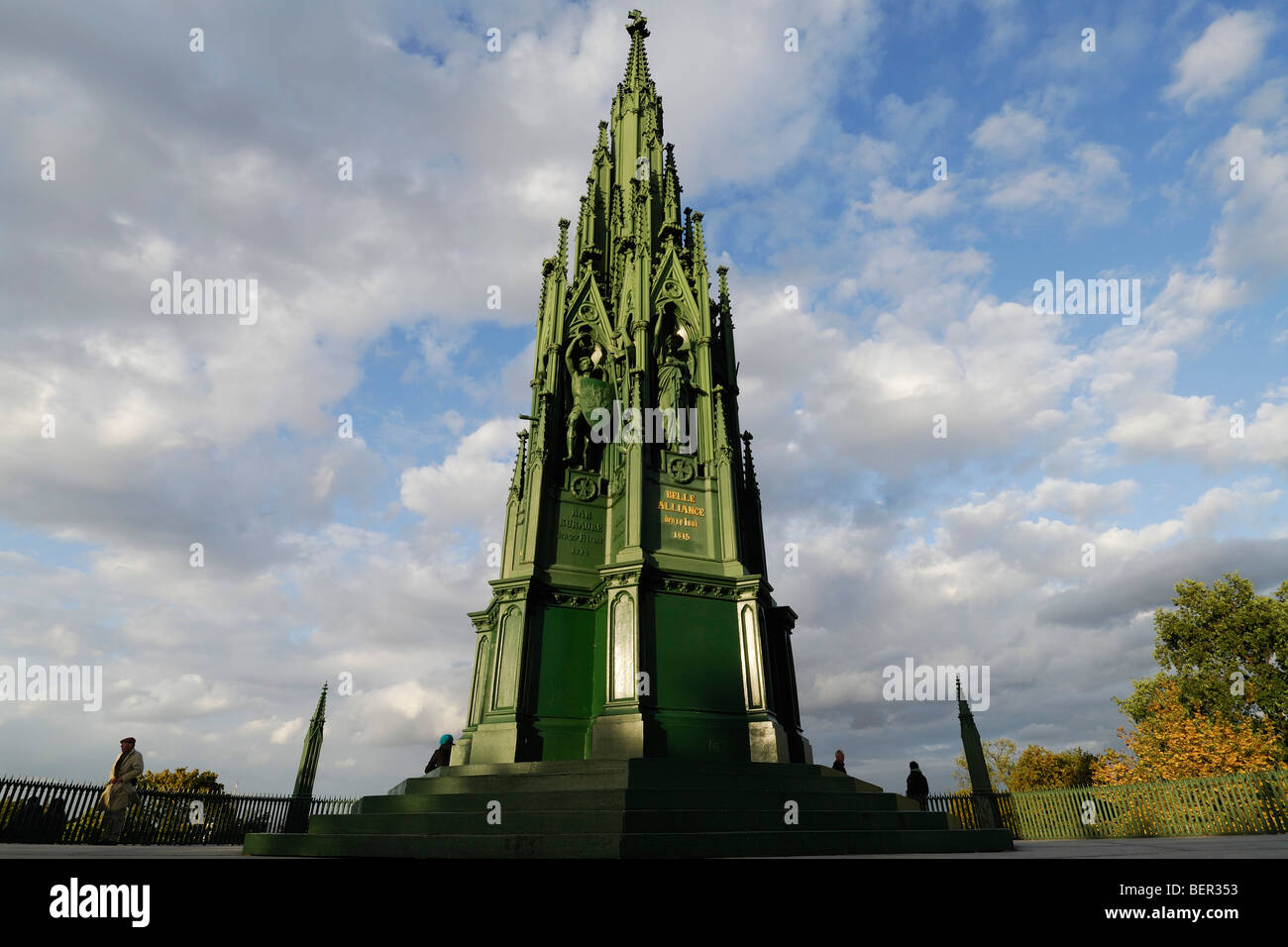 Berlino. Germania. Il Kreuzberg monumento (1821) nel Parco Viktoria commemora la vittoria su Napoleone. Foto Stock