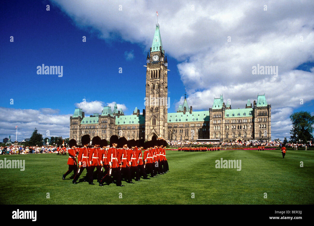 America del nord, Canada Ontario, Ottawa, capitale della nazione, gli edifici del Parlamento, il cambio della guardia Foto Stock