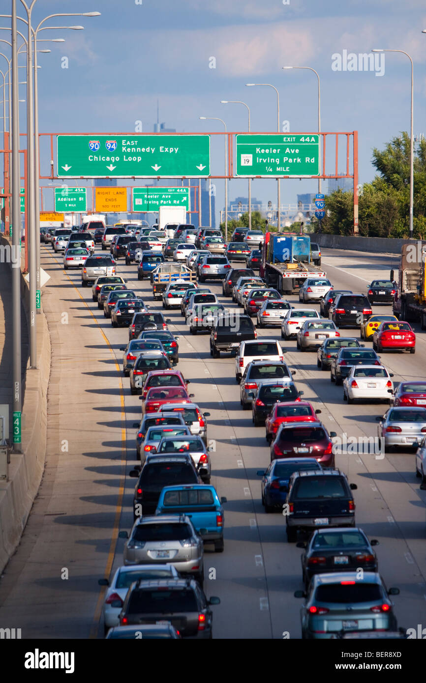 Il pendolarismo nella città di Chicago in un caldo pomeriggio estivo il nostro rush può essere abbastanza frustrante, come crawl del traffico su I-90/94. Foto Stock