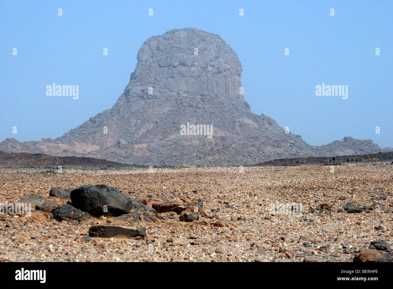 Massiccio di roccia nell'Aïr montagne / Aïr massiccio, Niger, Africa occidentale Foto Stock