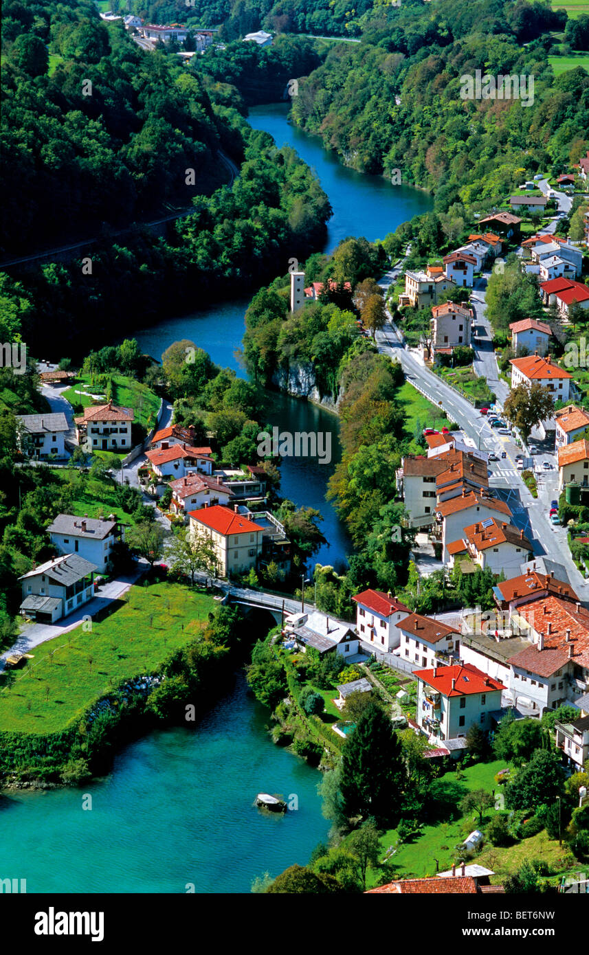 Slovenia - punto di vista nella maggior parte na Soci per la unificazione del fiume Soca e fiume Idrjica Foto Stock