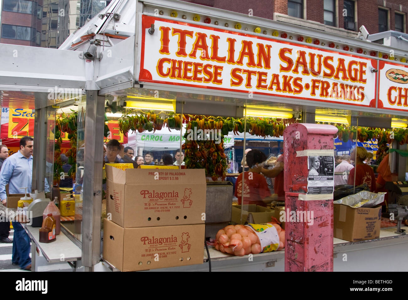 Italiano il cibo di strada in stallo la parte inferiore di Manhattan, New York STATI UNITI D'AMERICA Foto Stock