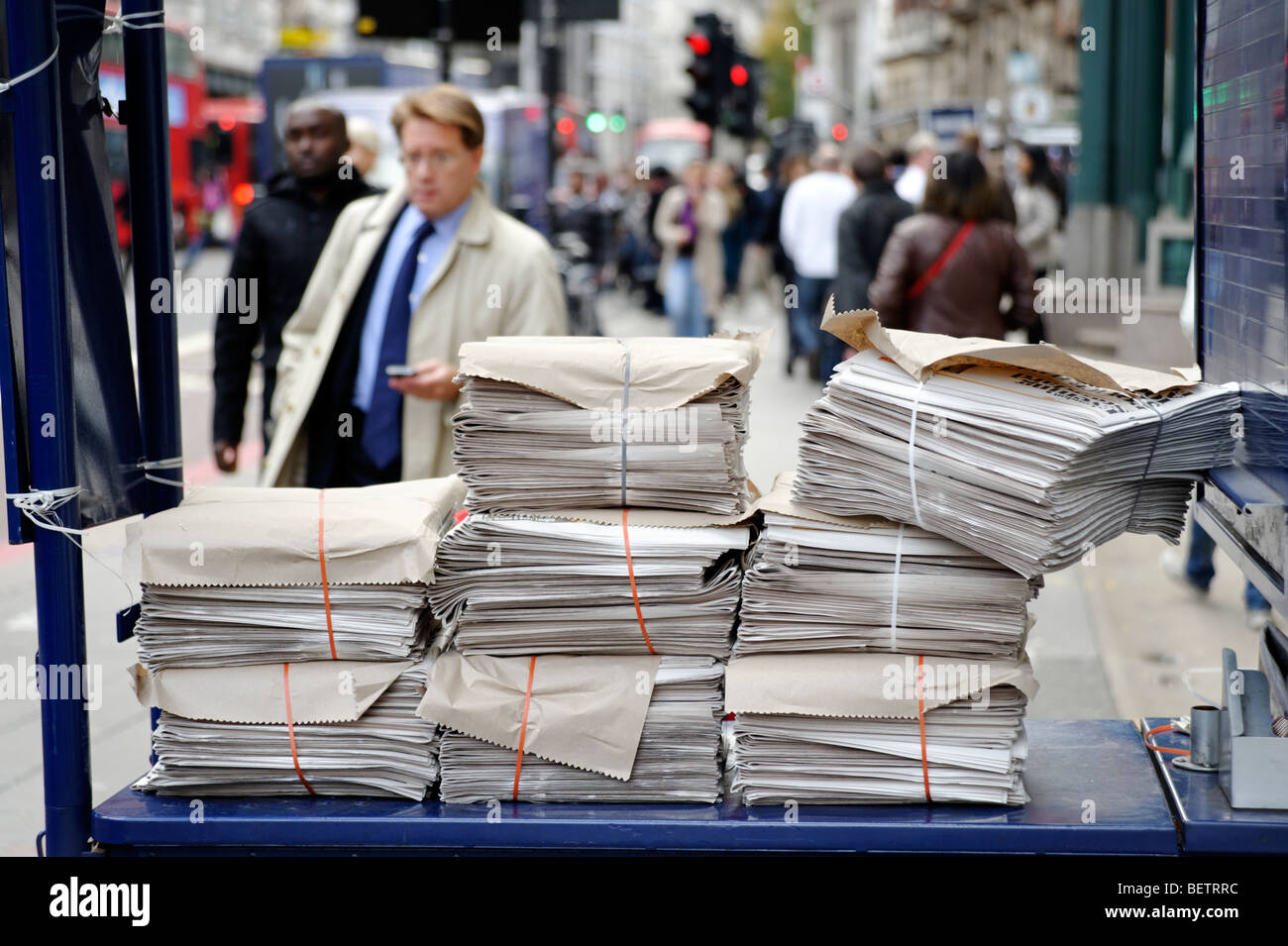 Copie gratuite del London Evening Standard giornale. Il centro di Londra. La Gran Bretagna. Regno Unito Foto Stock