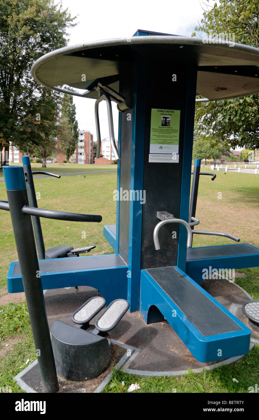 Un esperimento di FitPoint outdoor esercizio macchina collocata in Ham verde villaggio Richmond, Regno Unito. Foto Stock