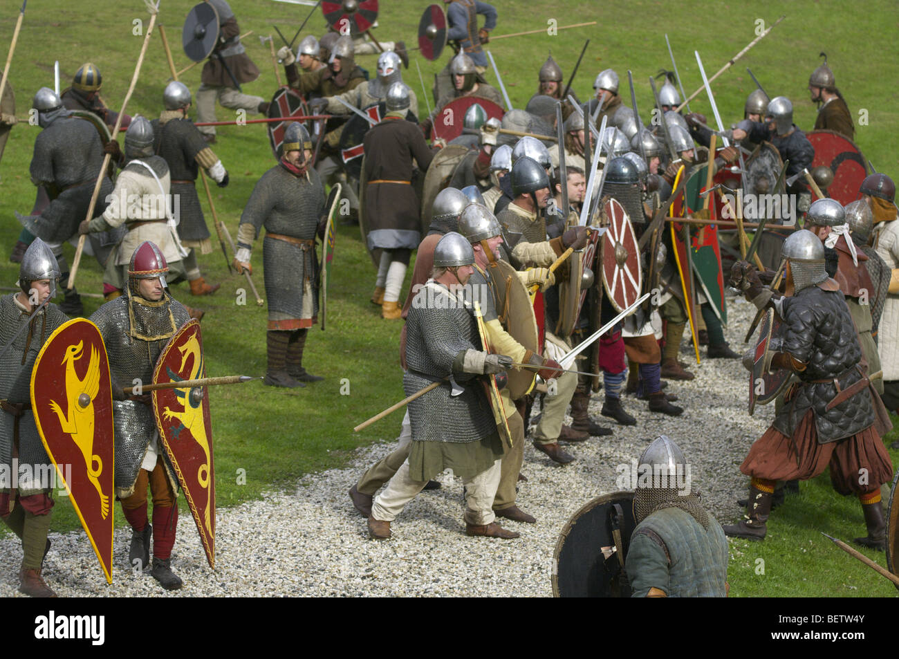 Battaglia tra i vichinghi e esercito locale a rievocazione storica a Tiel nei Paesi Bassi Foto Stock