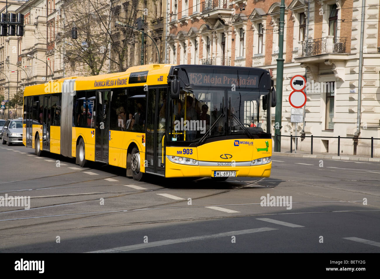 Il polacco bendy pullman vicino alla piazza principale del mercato / Markt Square. Cracovia. La Polonia. Foto Stock