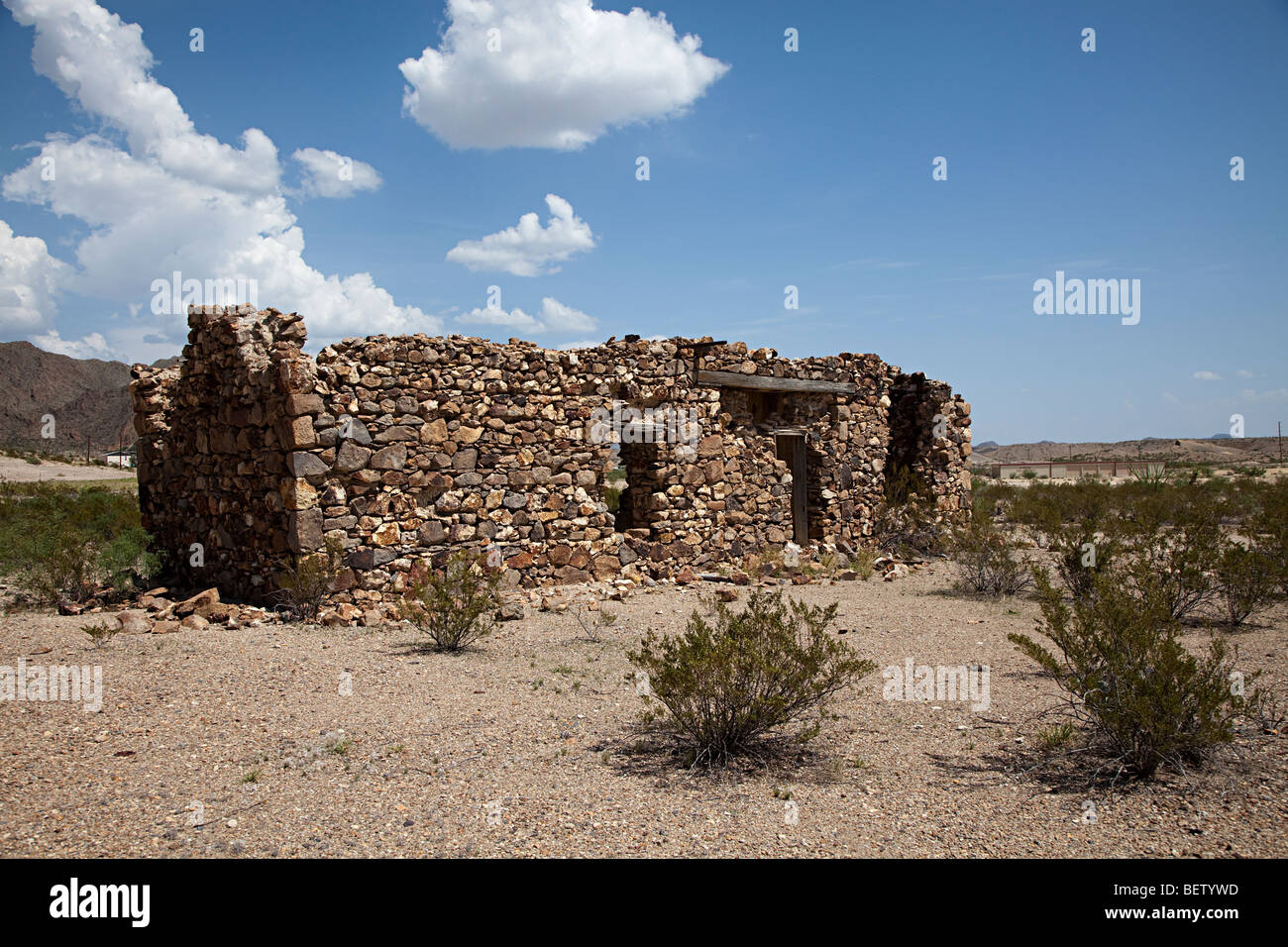 Rovinato homestead nel deserto città di studio Butte Texas USA Foto Stock
