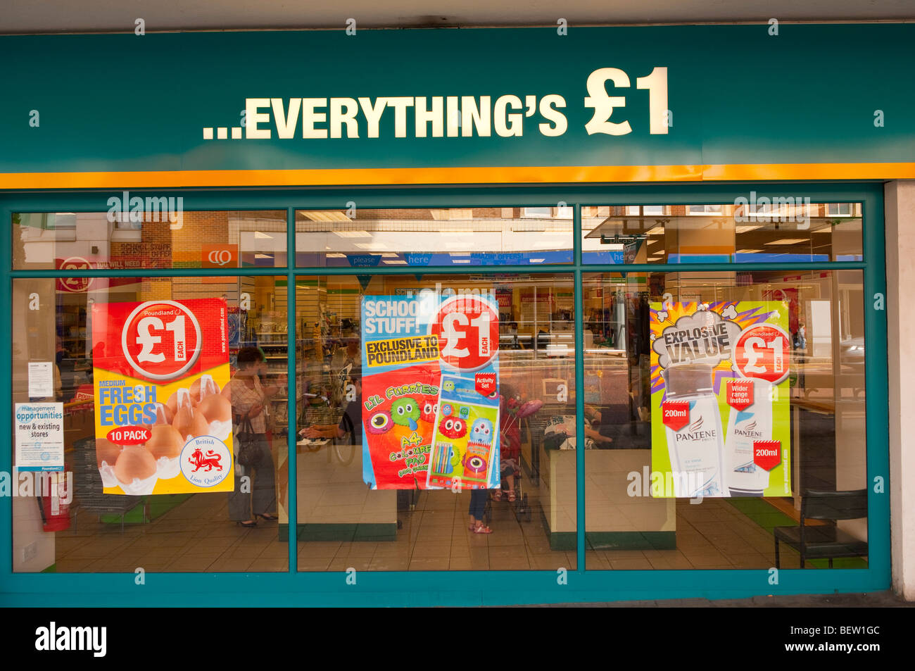 Il Poundland shop store dove ogni elemento dei costi per un cancelletto a Norwich, Norfolk, Regno Unito Foto Stock