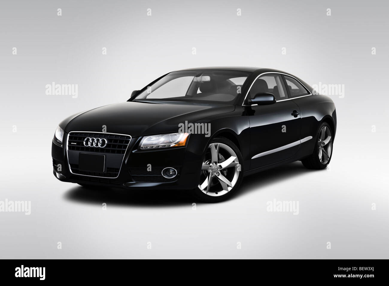 2010 Audi A5 2.0T in nero - Vista anteriore angolare Foto Stock