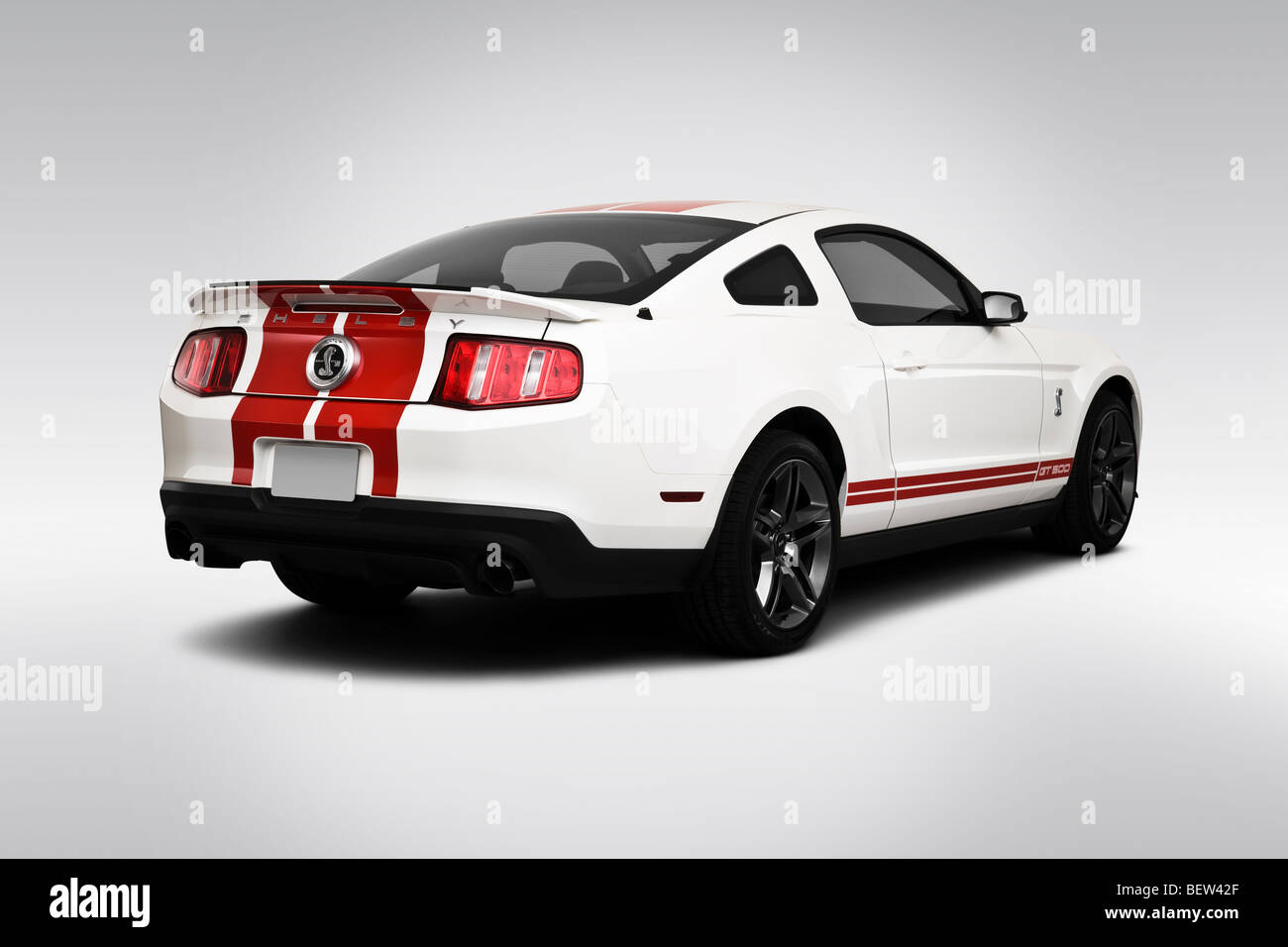 2010 Ford Shelby GT500 in - angolo posteriore vista Foto Stock