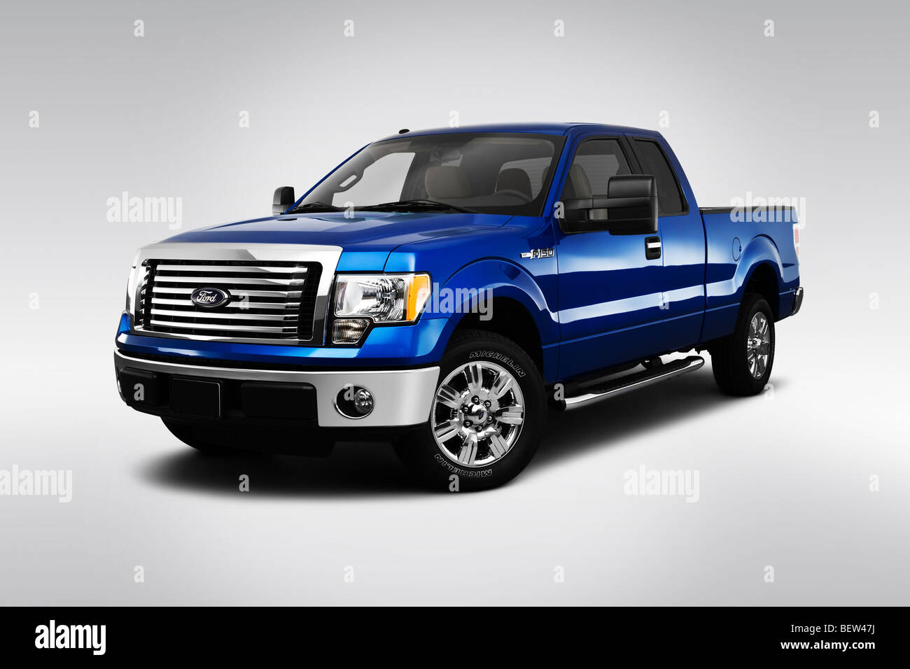 2010 Ford F-150 XLT in blu - Vista anteriore angolare Foto Stock