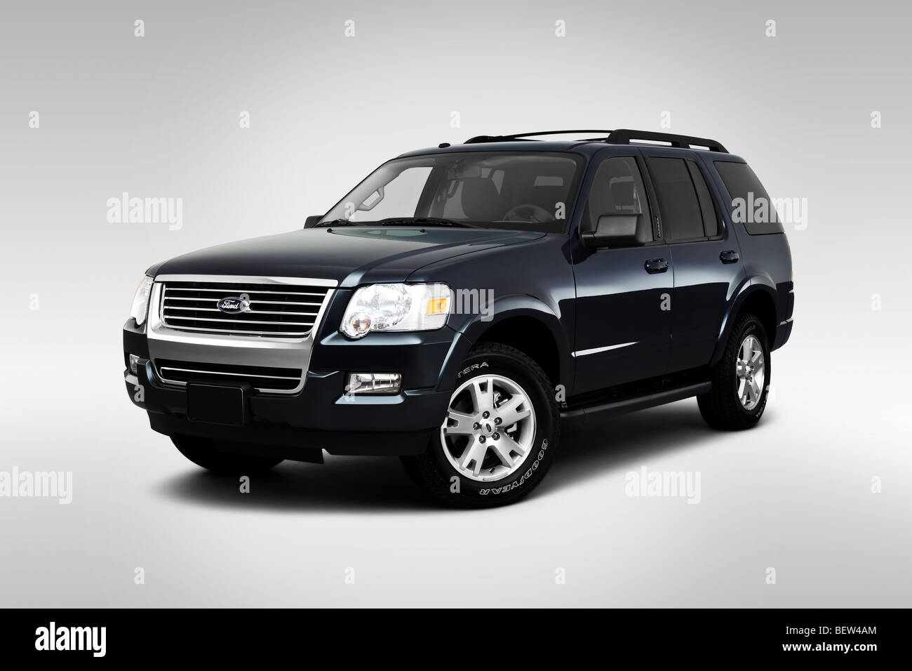 2010 Ford Explorer XLT in nero - Vista anteriore angolare Foto Stock