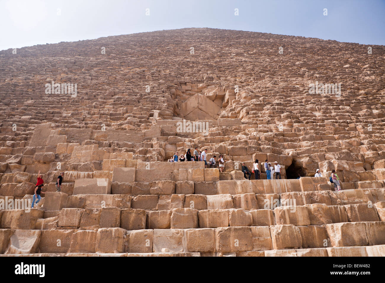 I turisti in ingresso della piramide di Cheope, Il Cairo, Egitto Foto ...