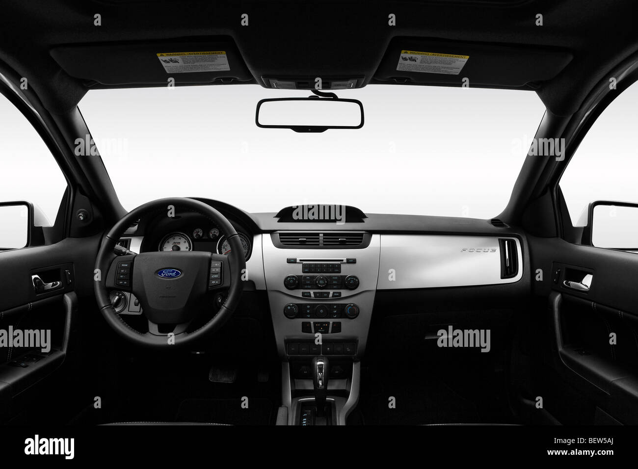 2010 Ford Focus SES in argento - Cruscotto, consolle cambio di marcia visualizzare Foto Stock