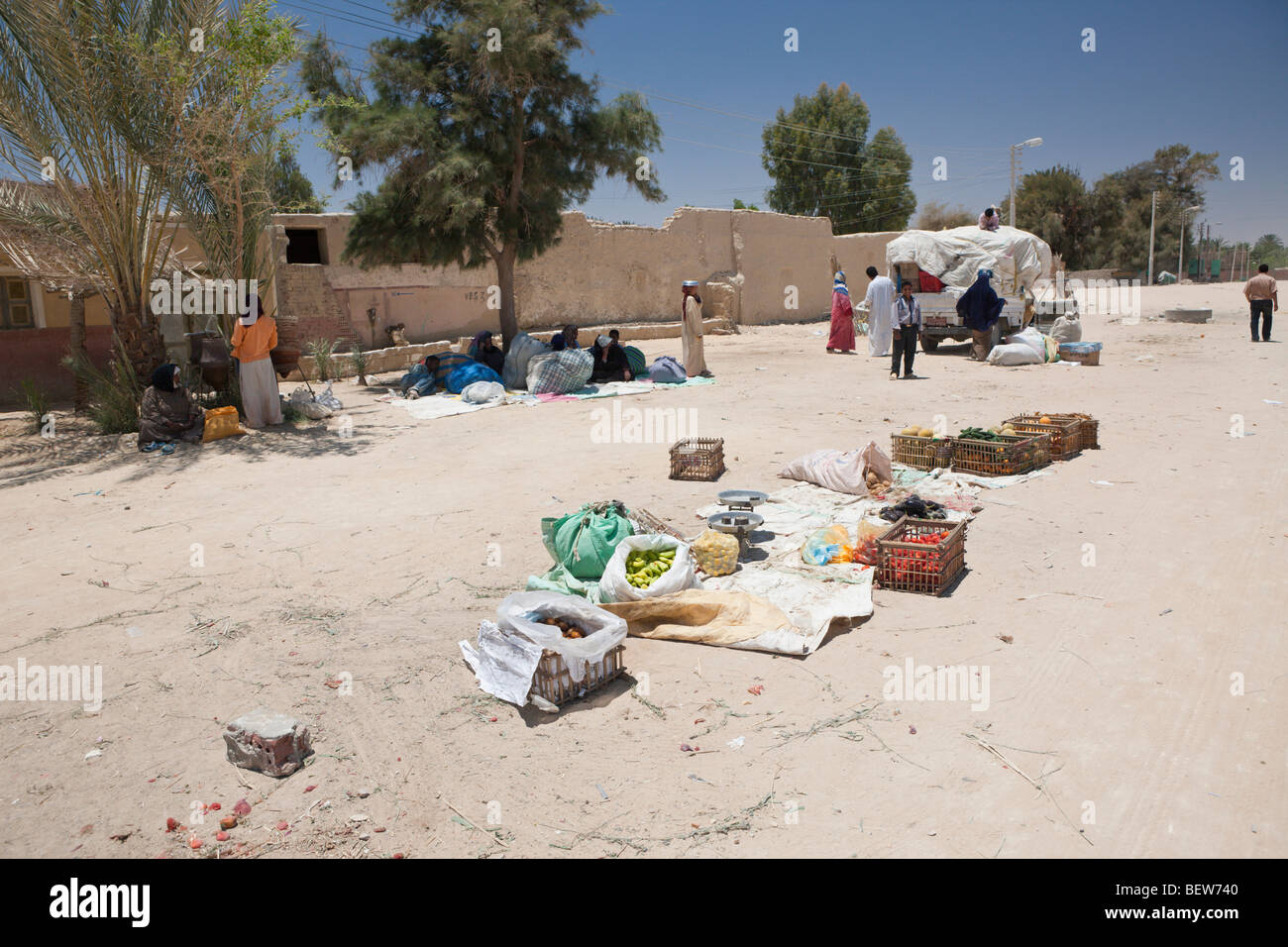 Scena di strada a Dakhla Oasis, Deserto Libico, Egitto Foto Stock