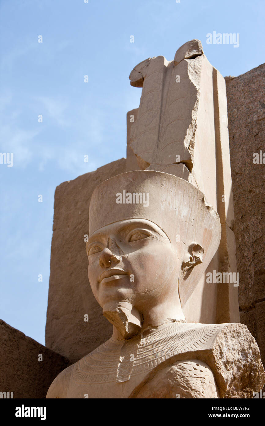 Statua al Tempio di Karnak Luxor Egitto Foto Stock