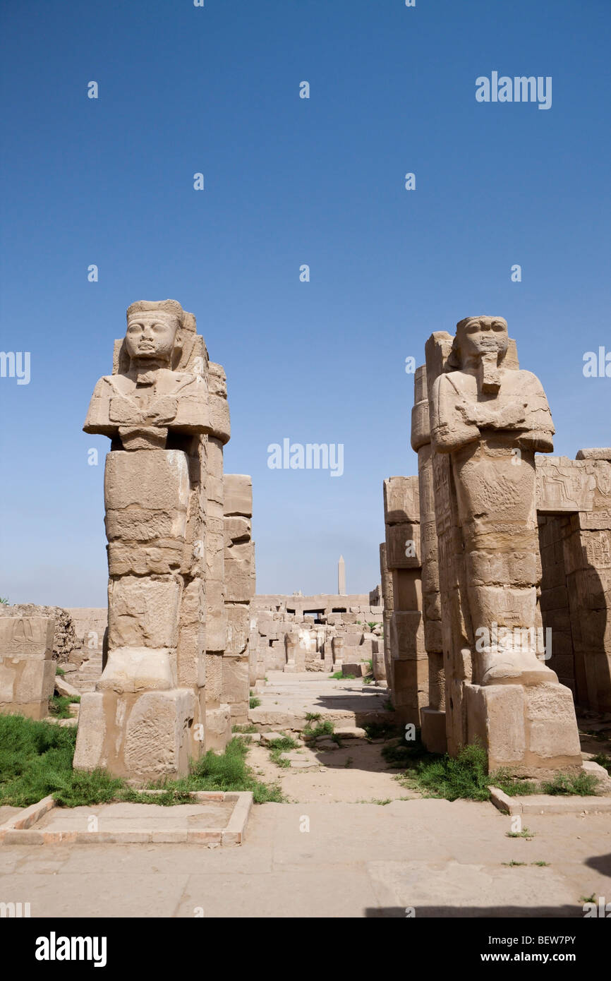 Statue al Tempio di Karnak Luxor Egitto Foto Stock