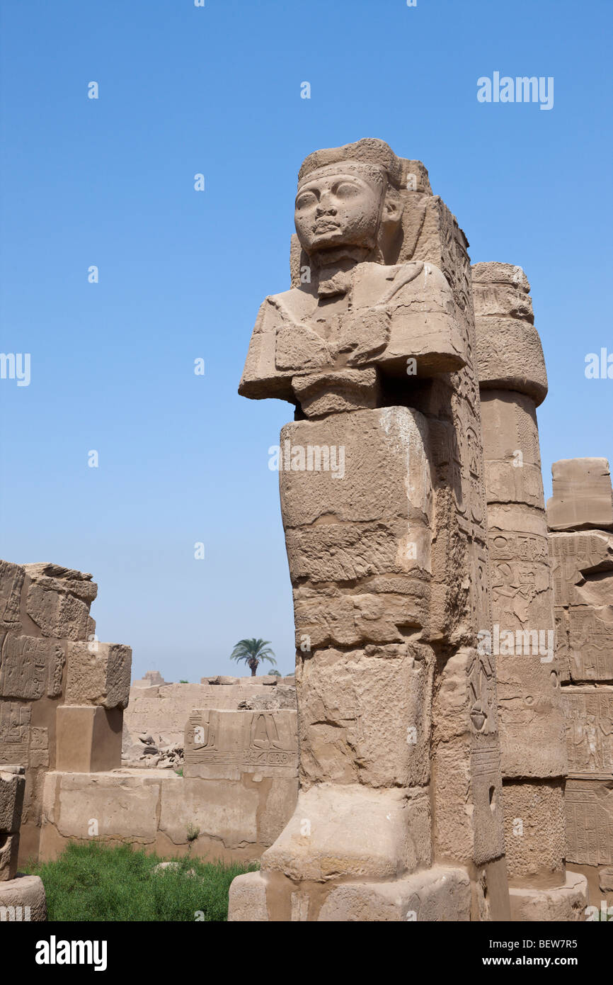 Statue al Tempio di Karnak Luxor Egitto Foto Stock