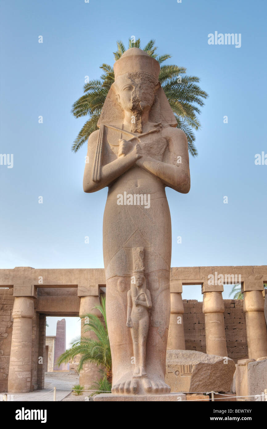 Statua di Pinodjem all'interno del Tempio di Karnak Luxor Egitto Foto Stock