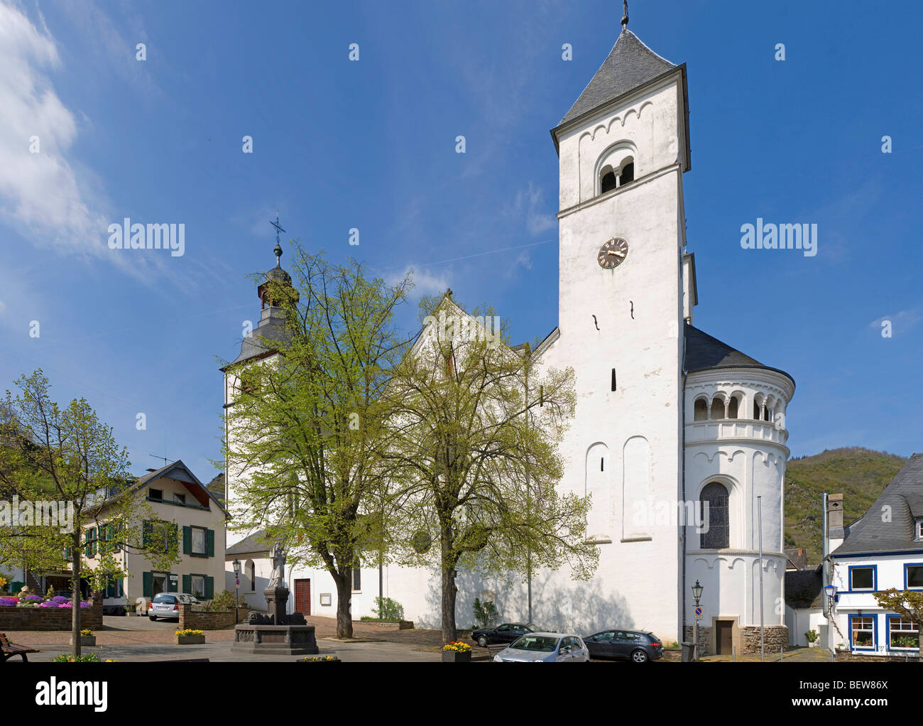 Vista esterna del San Castor chiesa abbaziale, Treis-Karden, Renania-Palatinato, Germania Foto Stock