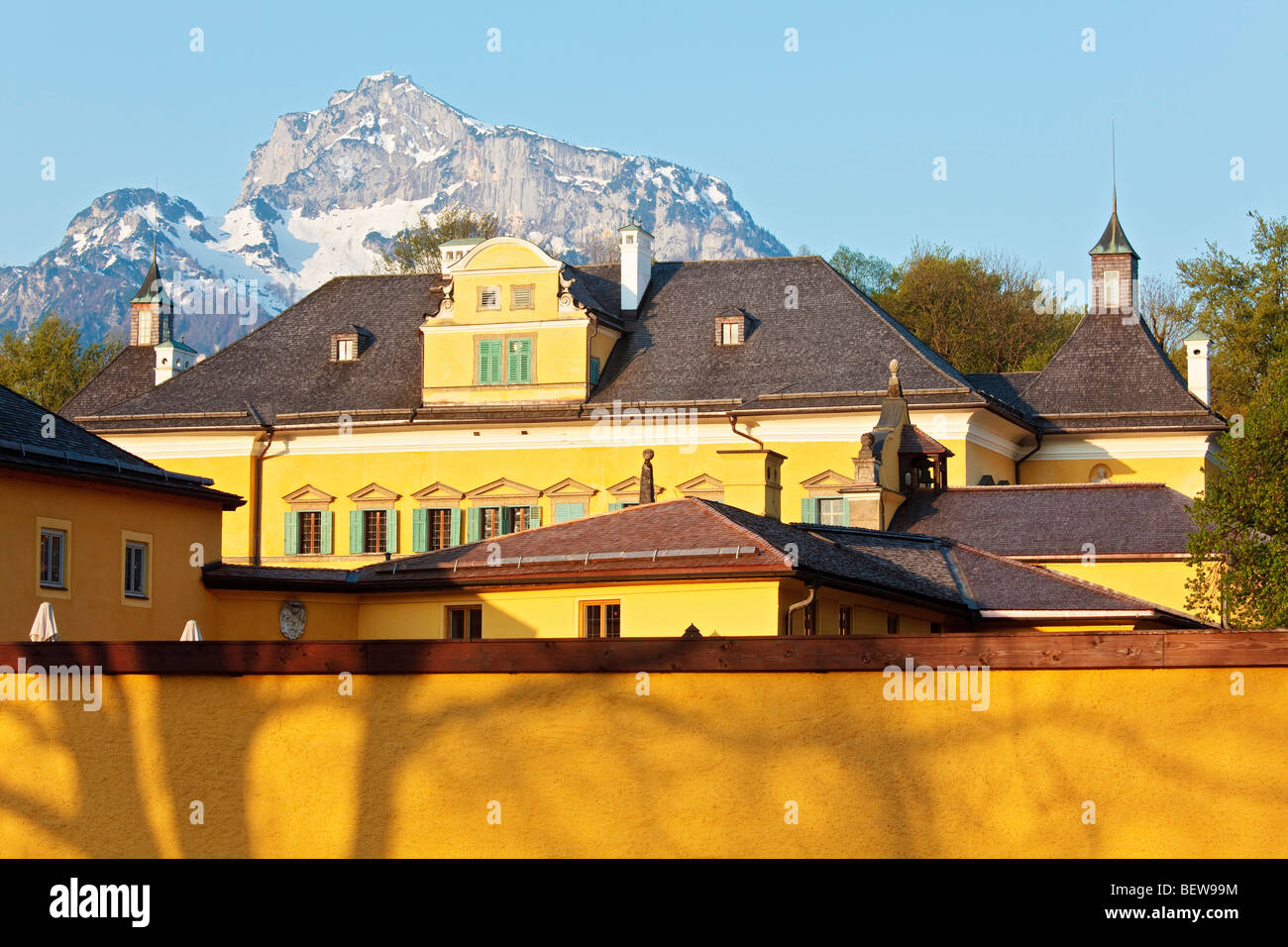 Castello di Hellbrunn, di fronte al monte Untersberg, Salisburgo, Austria Foto Stock