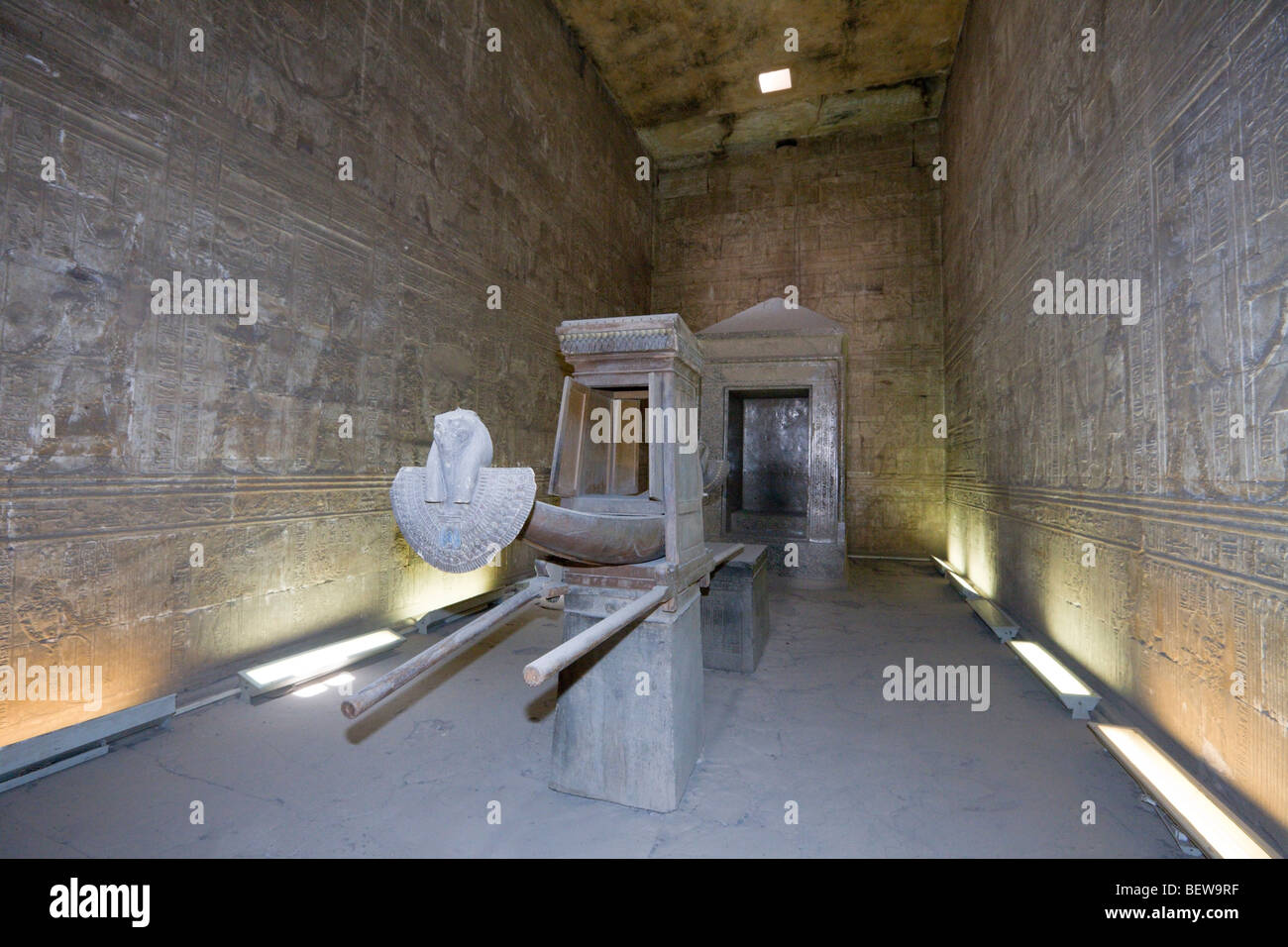 Barca a Tempio di Horus in Edfu, Edfu, Egitto Foto Stock