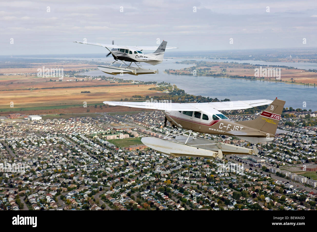 Elica aerei volando sul fiume Saint-Laurent, Canada, Québec Foto Stock