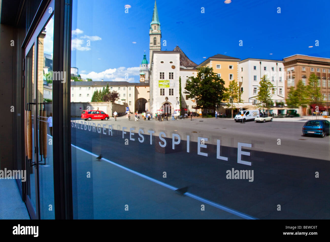 La riflessione nella casa di Mozart, Salisburgo, Austria Foto Stock La riflessione nella casa di Mozart, Salisburgo, Austria Foto Stock