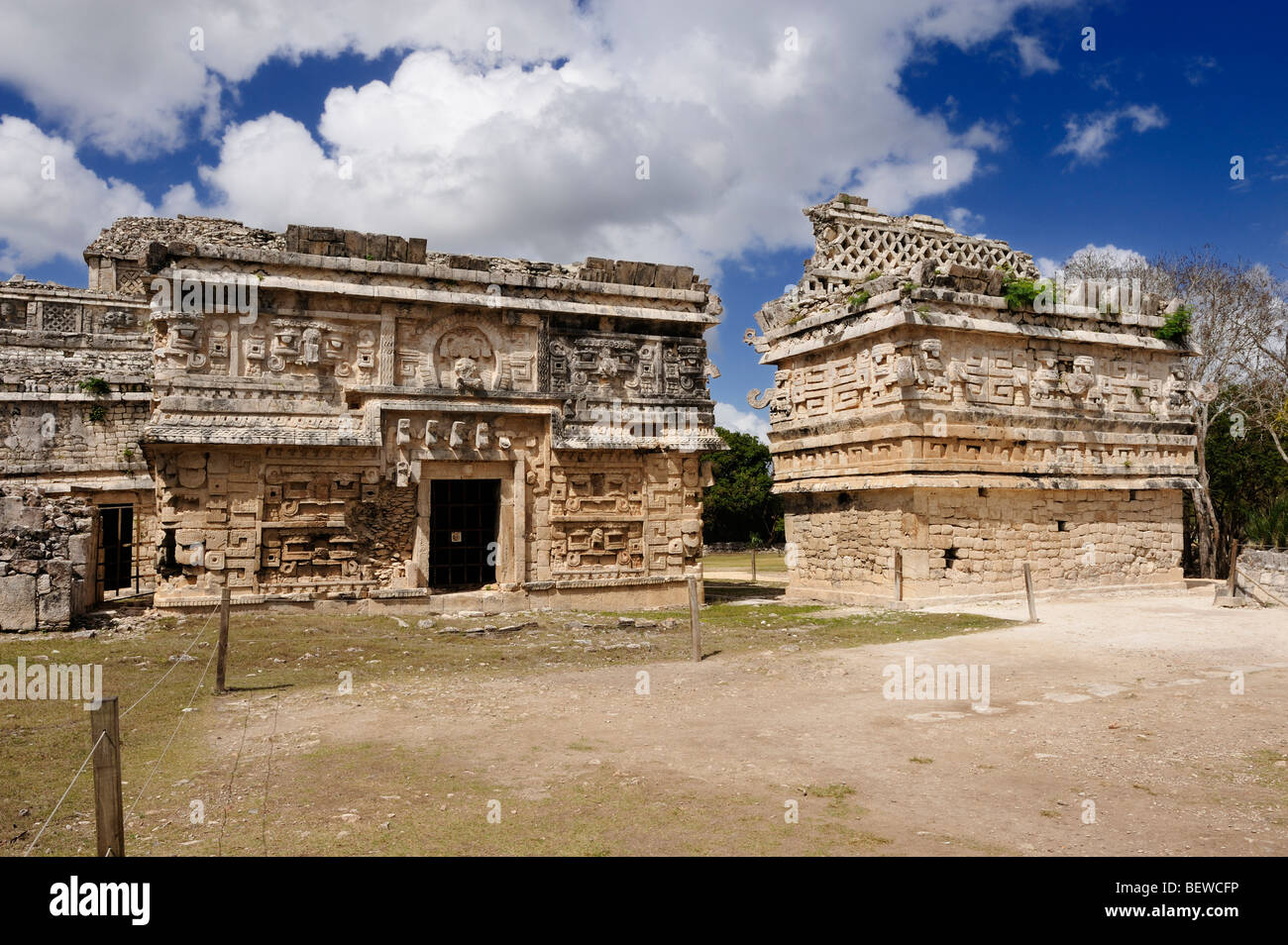 La Iglesia (chiesa) in Las Monjas complesso alla rovina Maya sito di Chichen Itza, Yucatan, Messico Foto Stock