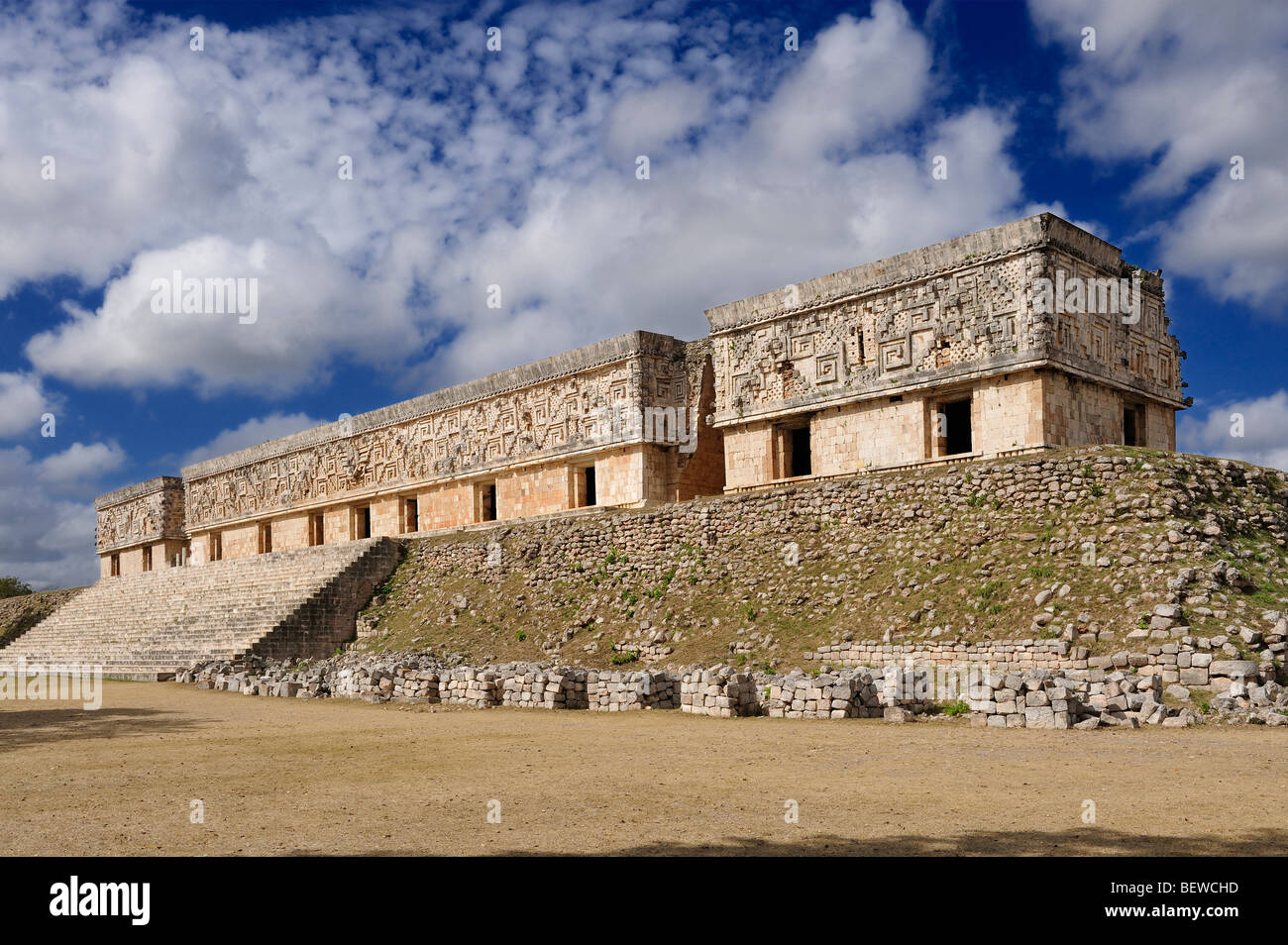 Il Palazzo dei Governatori (Palacio del Gobernador) presso le rovine Maya di sito di Uxmal, Yucatan, Messico Foto Stock