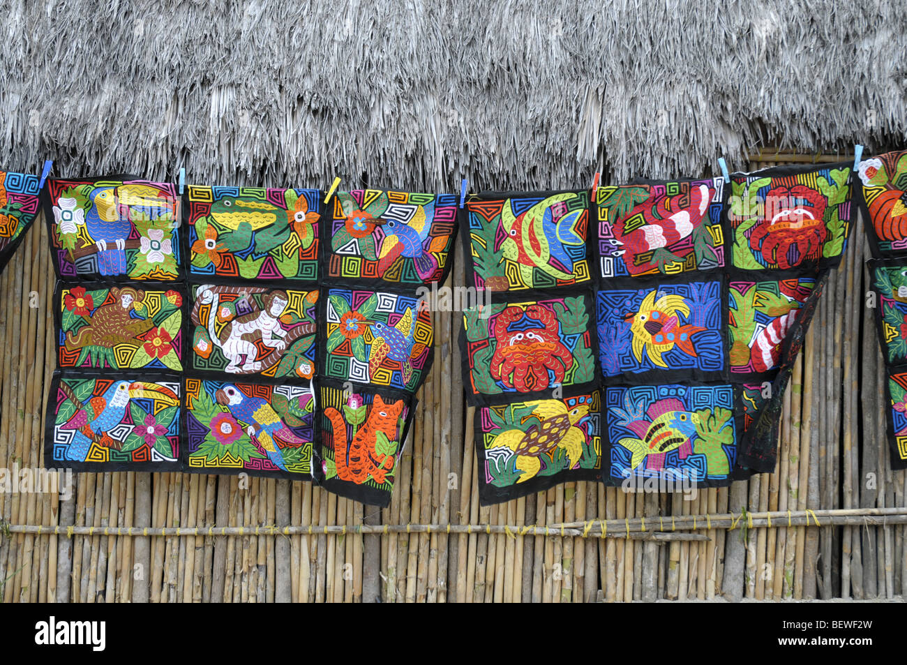La Kuna realizzato Molas In Playon Chico nelle isole San Blas Panama Foto Stock