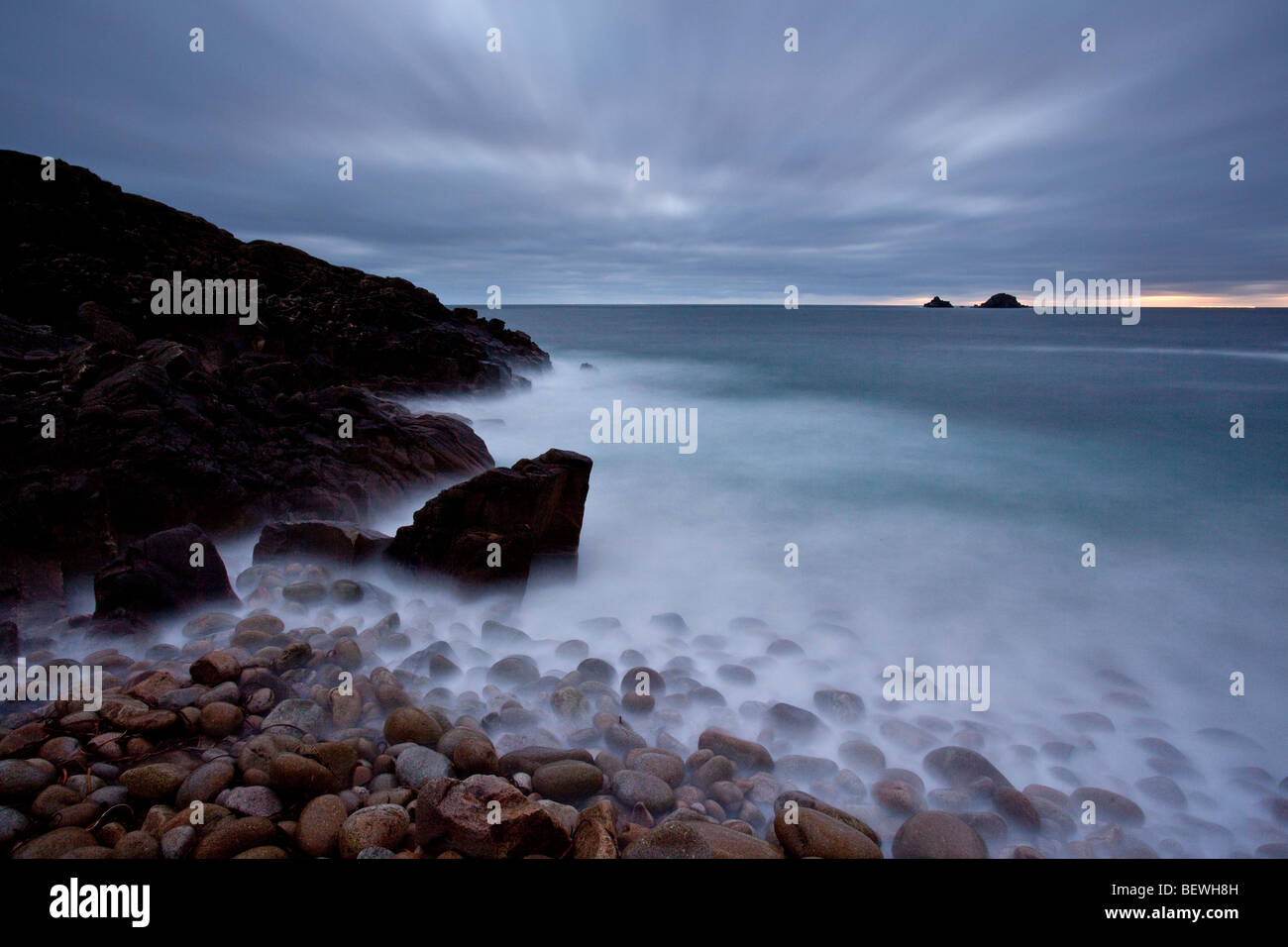 Alta Marea al tramonto, Porth Nanven, San Giusto, North Cornwall Foto Stock