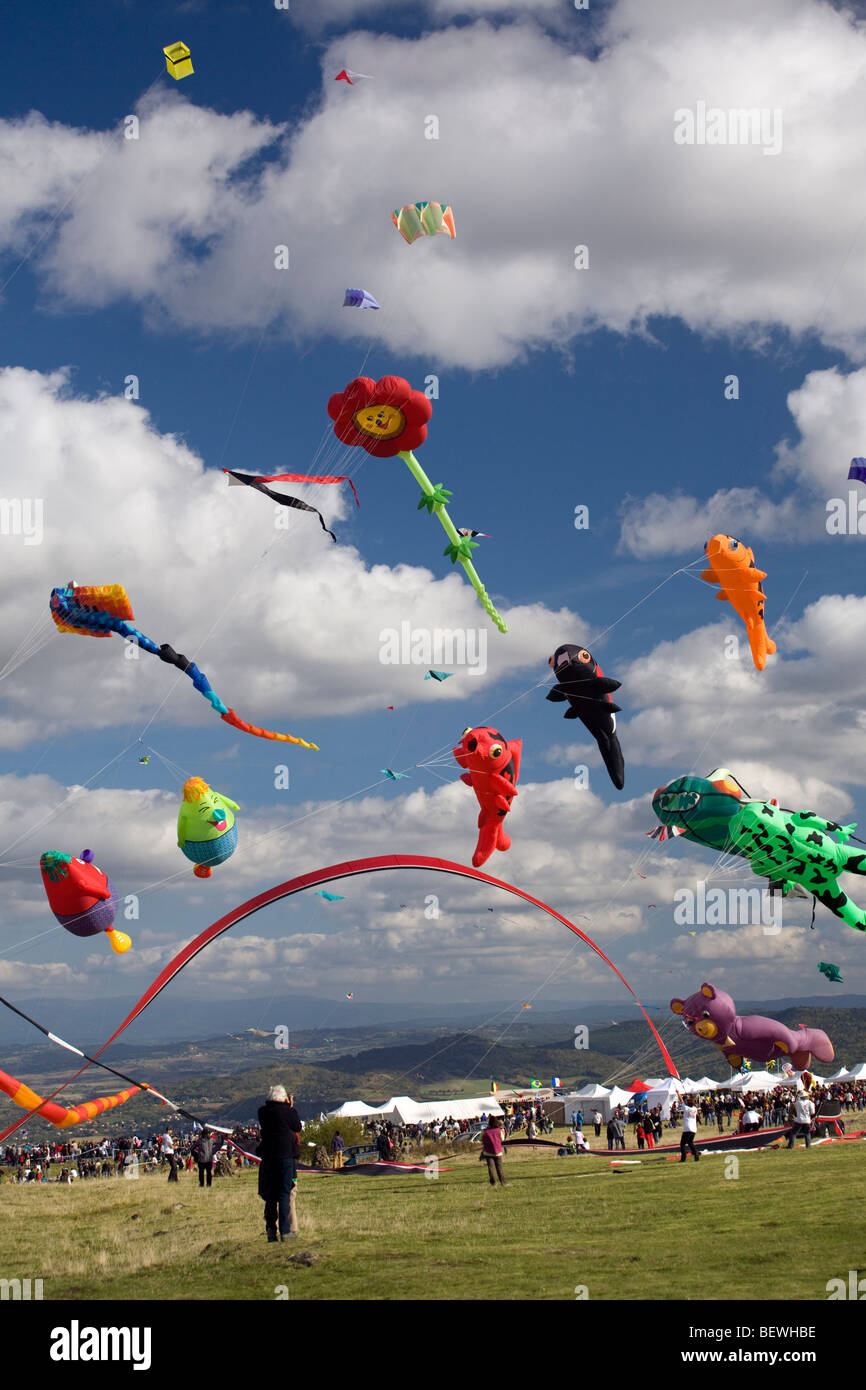 Aquiloni al momento della 'Cervolix' Air Festival (Auvergne - Francia). Cerfs-volants Lors du festival aérien " Cervolix' (Francia). Foto Stock