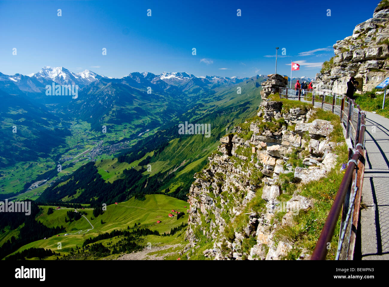 Vista dal Monte Niesen (2336-metro-alta) Alpi Svizzere Foto Stock
