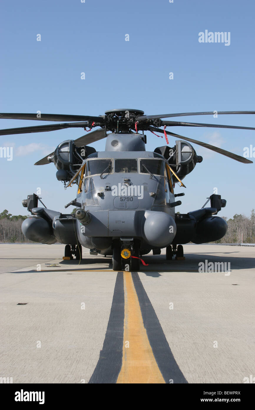 Un MH-53J Pave bassa del xx Special Operations Squadron sulla rampa a Hurlburt Field Florida. Foto Stock