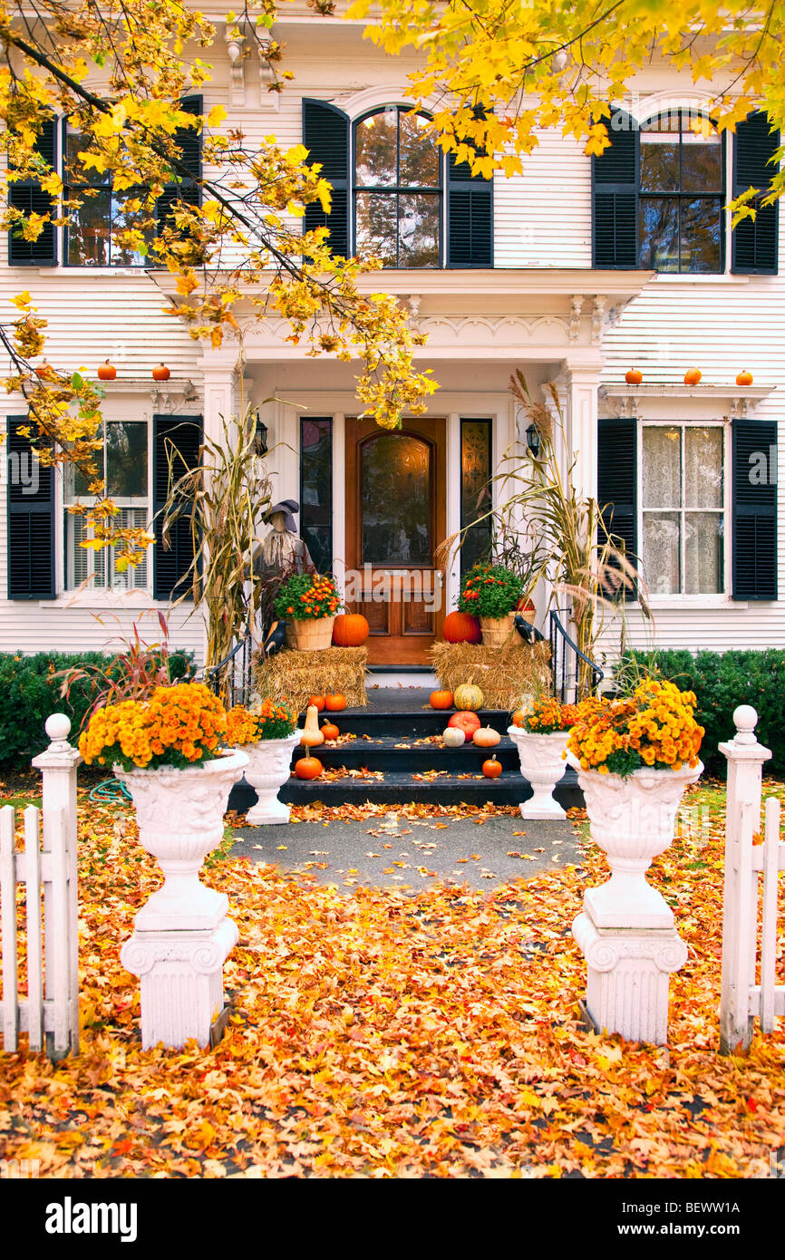 Portico frontale in autunno - Woodstock Vermont - USA Foto Stock