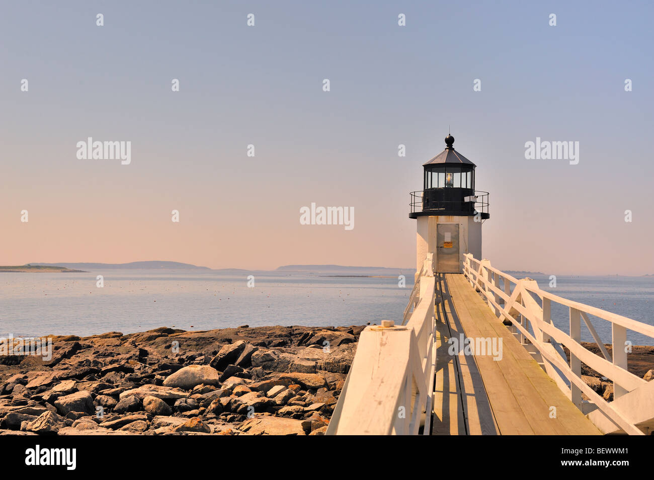 Marshall Point Lighthouse, Port Clyde, Maine, Stati Uniti d'America al crepuscolo come set di sole Foto Stock