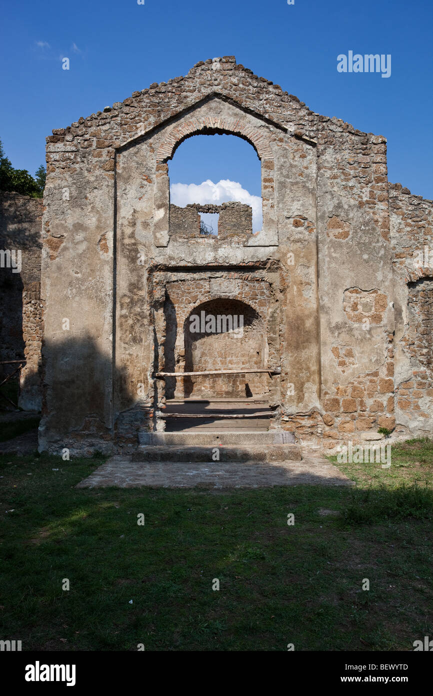 Le rovine di una chiesa a Canale Monterano, Lazio, Italia Foto Stock