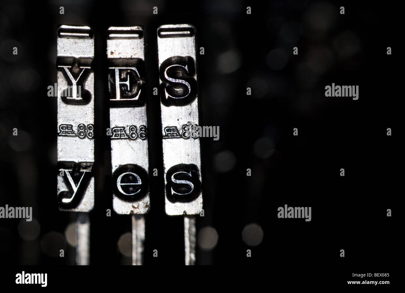 Parola sì composta da tasti della macchina da scrivere vintage Foto Stock