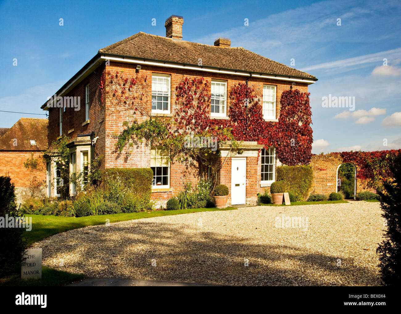 Tipico English Country Manor House di Ogbourne St.Andrew un villaggio nel Wiltshire, Inghilterra, Regno Unito Foto Stock