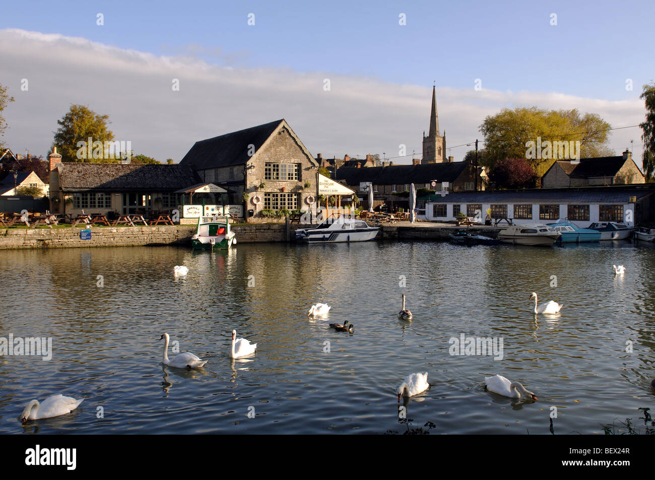 Il fiume Tamigi, Lechlade, Gloucestershire, England, Regno Unito Foto Stock