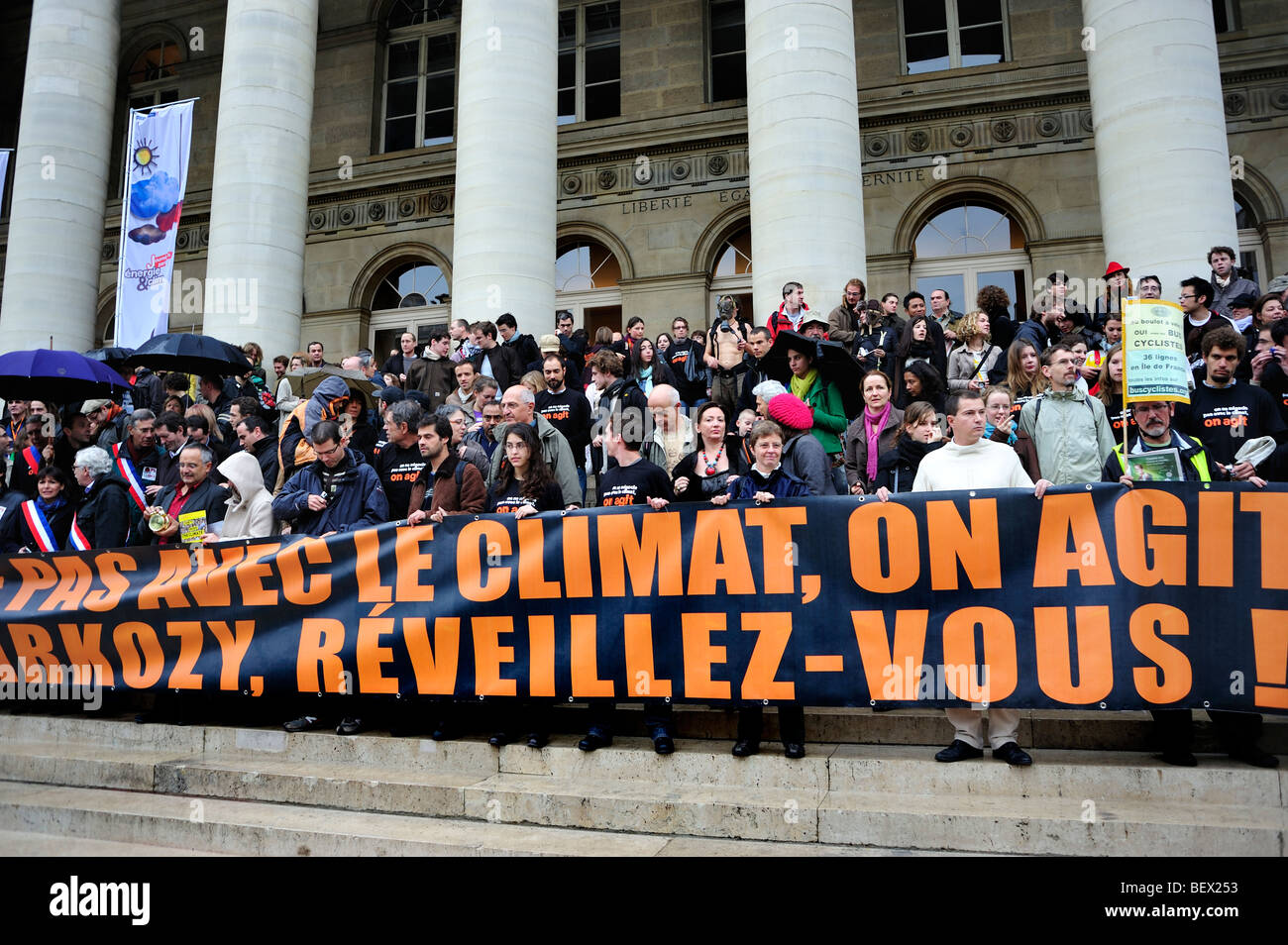 Parigi, Francia, dimostrazione 'Flash Mob' di ambientalisti francesi per 'svegliare' il presidente francese ecologists Rally ecologists Foto Stock