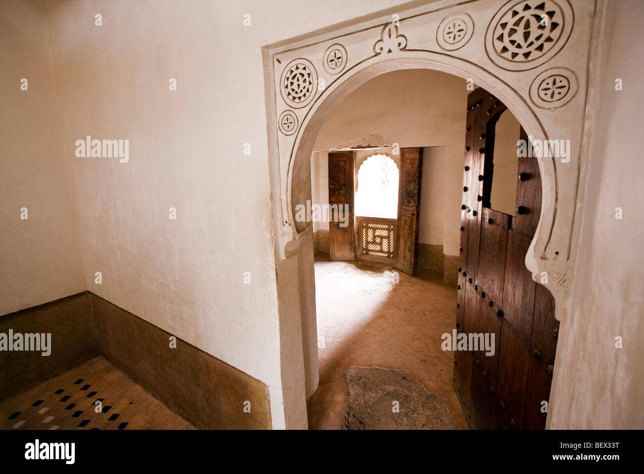 Camera di studente, all'interno del collegio islamico Ben Youssef Madrasa chiamato dopo amoravid sultan Ali ibn Yusuf. Marrakech marocco Foto Stock