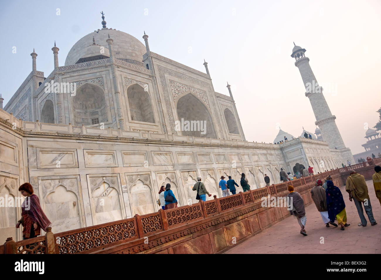 La vita intorno a Agra e il Taj Mahal, Uttar Pradesh, India. Foto Stock