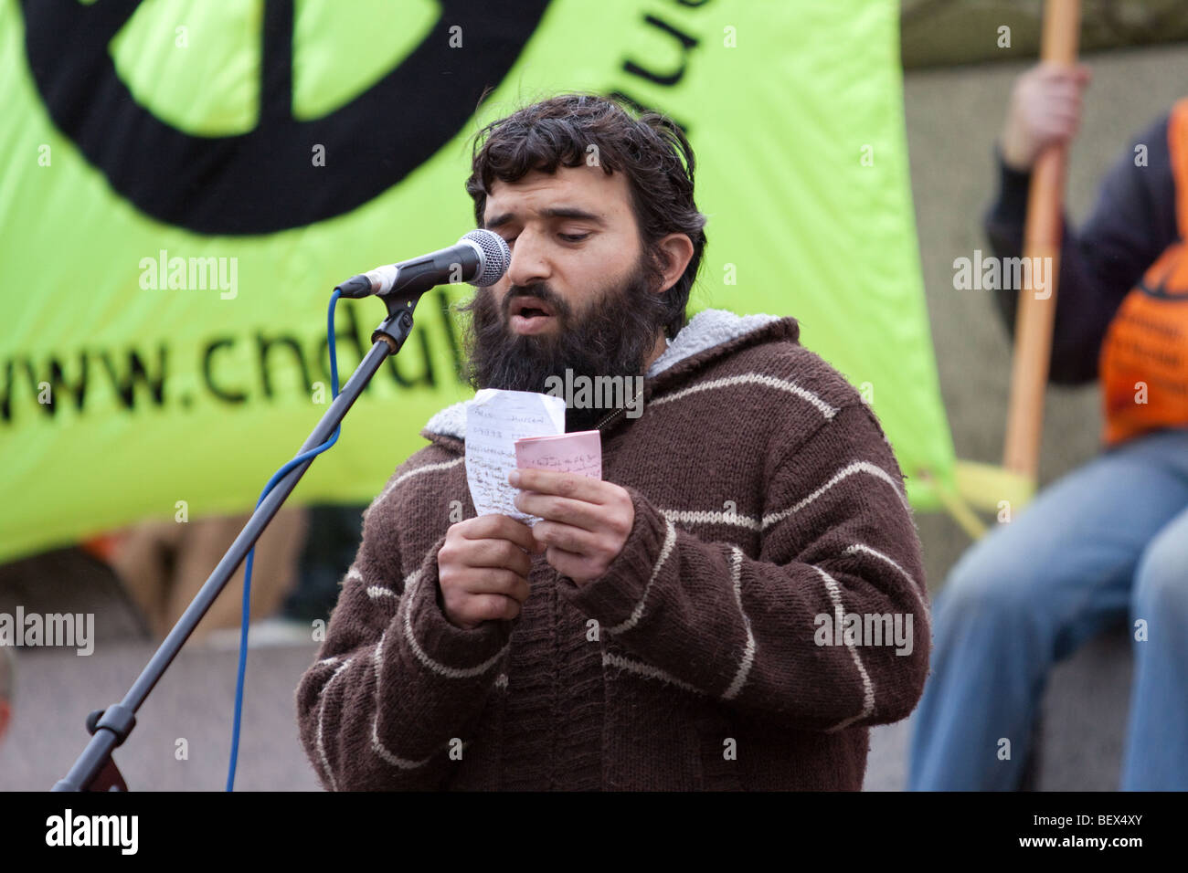 Baia Ex-Guantanamo detenuto parla di anti-guerra di dimostrazione Foto Stock