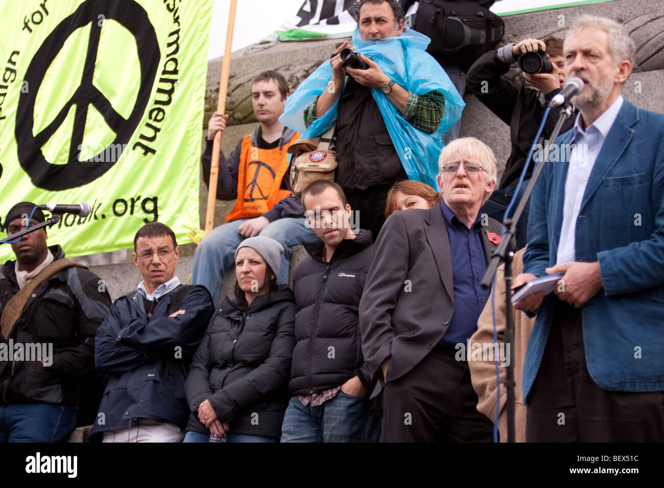 Jeremy Corbyn MP parla di anti-guerra di dimostrazione Foto Stock