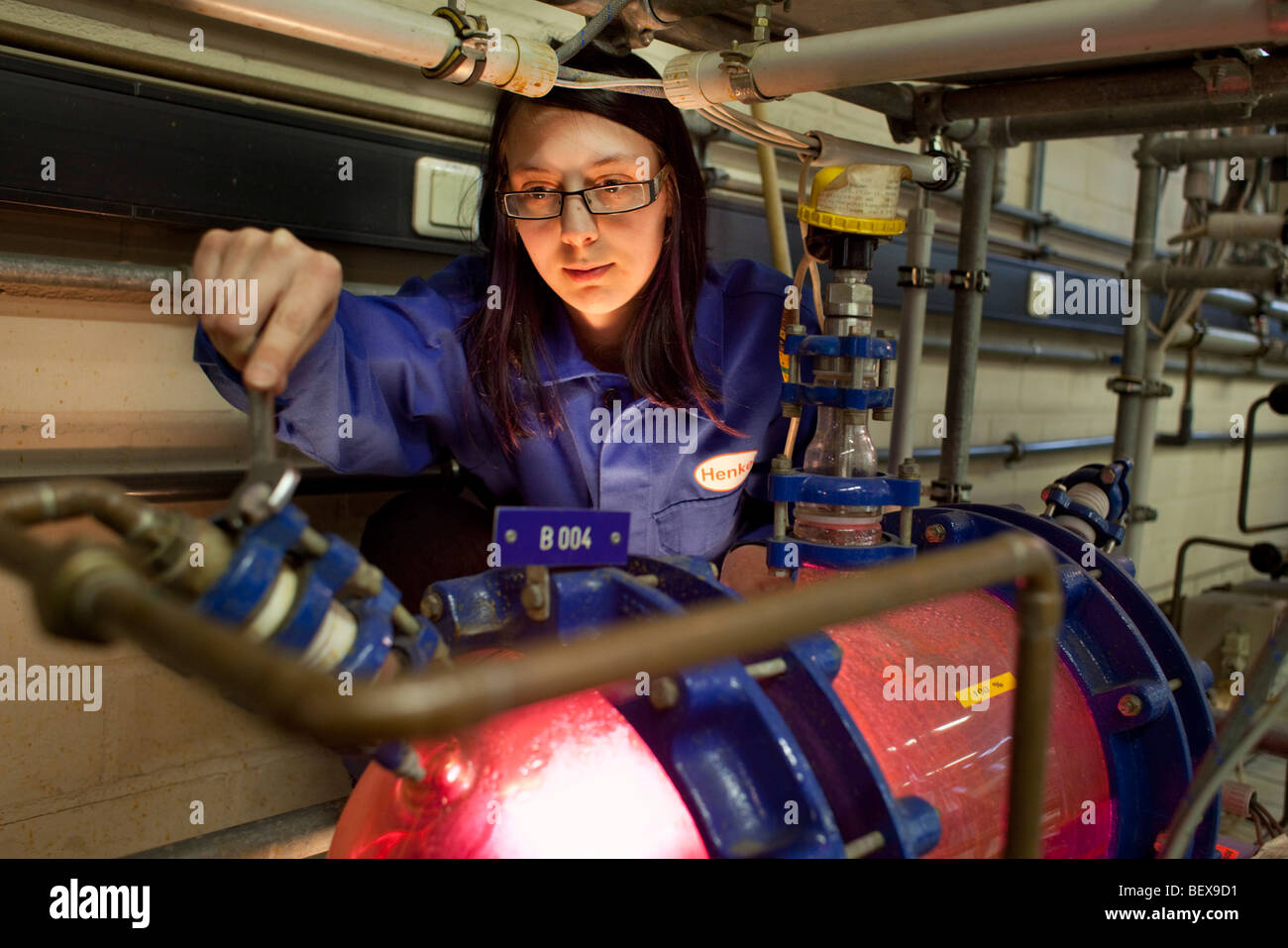 Partecipante come un tecnico elettronico presso Henkel AG . Foto Stock