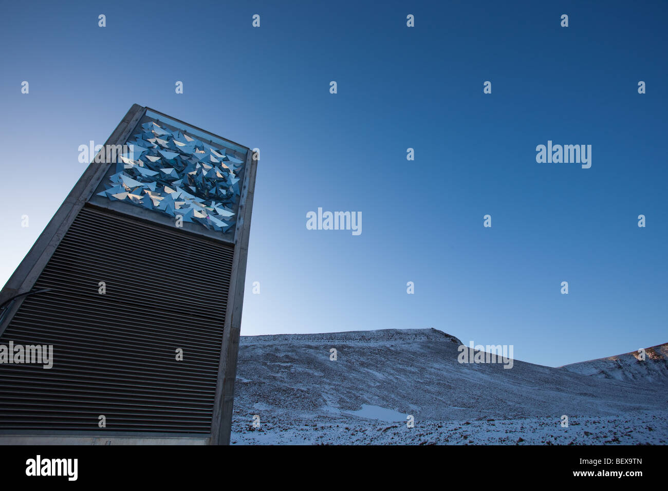 Il Global Seed Vault, a Longyearbyen, Spitsbergen, in Svalbard, Norvegia, un archivio globale per le sementi provenienti da tutto il mondo Foto Stock